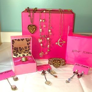 Betsey Johnson jewelry, some new, some loved💕